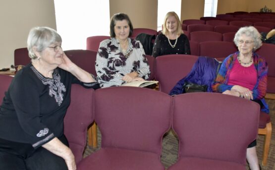 Members socializing before the concert {{brizy_dc_image_alt imageSrc=