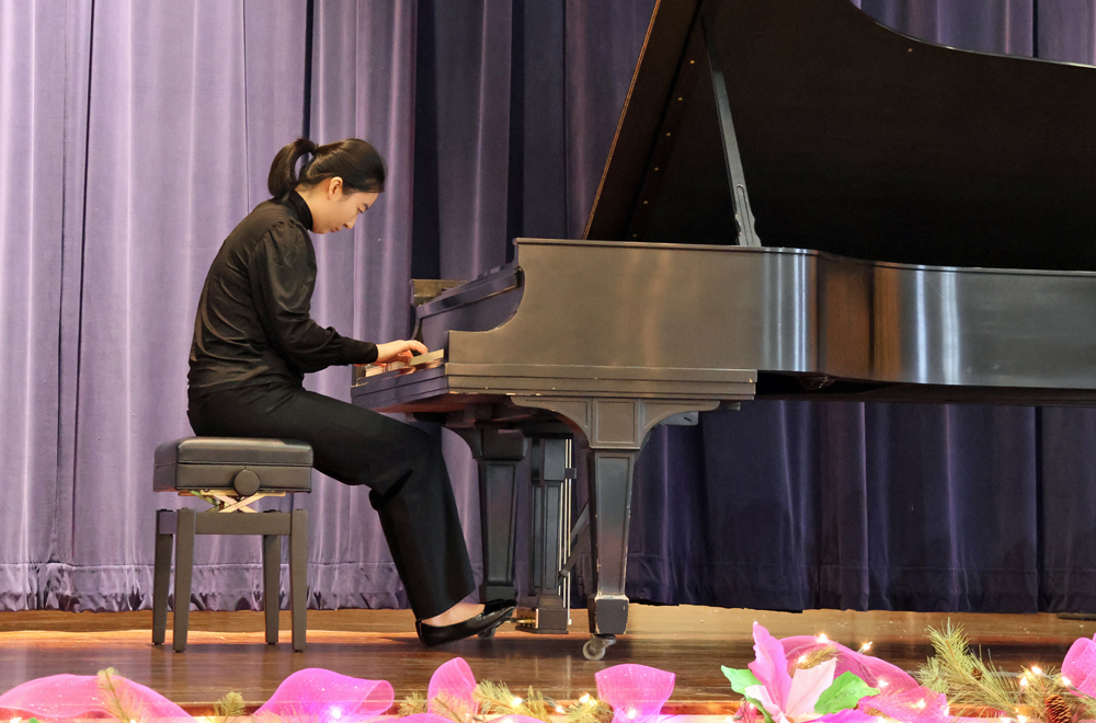 Chang Lu, piano {{brizy_dc_image_alt imageSrc=