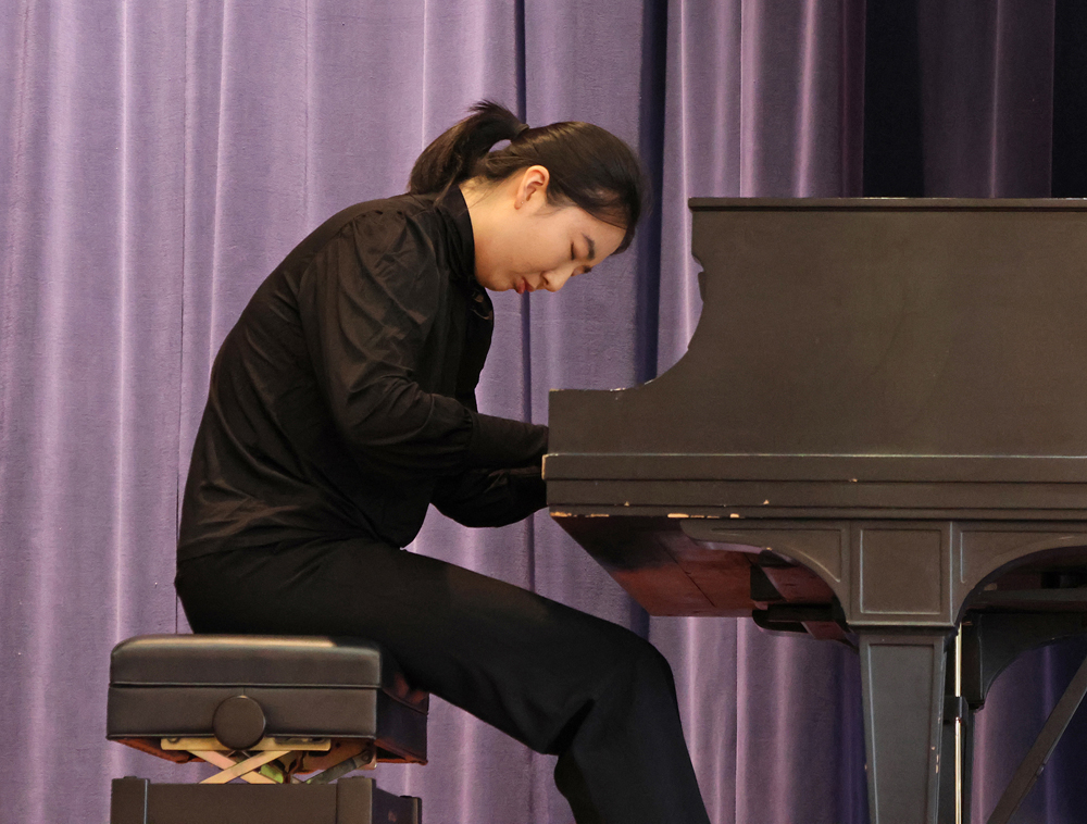 Chang Lu, piano {{brizy_dc_image_alt imageSrc=