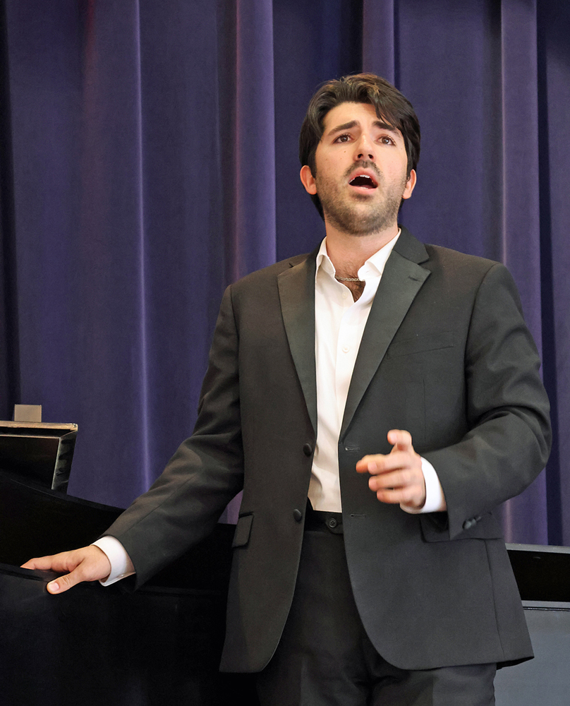 Reed Gnepper, baritone {{brizy_dc_image_alt imageSrc=