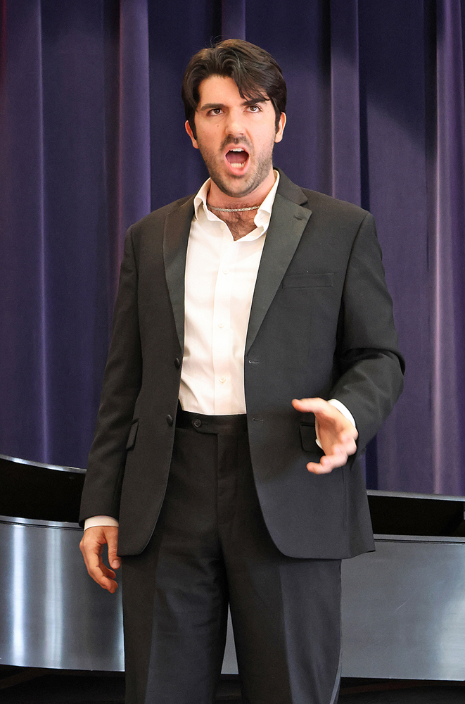 Reed Gnepper, baritone {{brizy_dc_image_alt imageSrc=