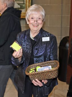 Nancy Martin gave M&M packets to the attendees. {{brizy_dc_image_alt imageSrc=