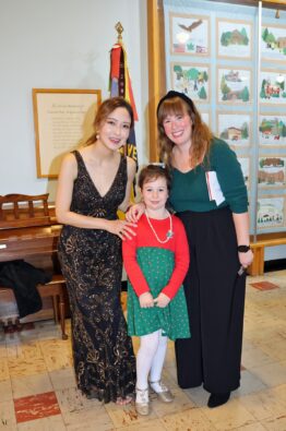 Jasmine & her fans {{brizy_dc_image_alt imageSrc=