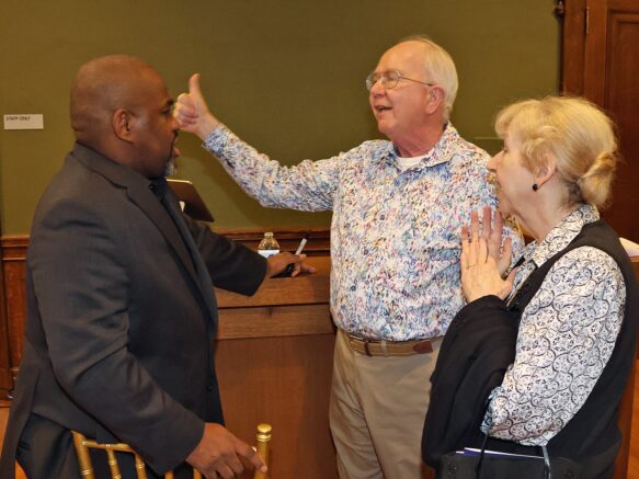 Lawrence Brownlee and fans {{brizy_dc_image_alt imageSrc=