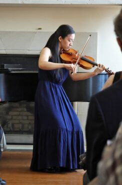 Vivian Chang, violin