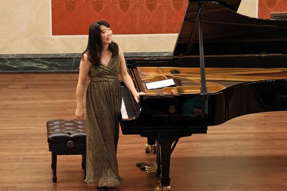 Claire Huangci, pianist {{brizy_dc_image_alt imageSrc=