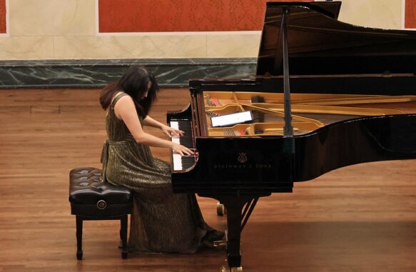 Claire Huangci, pianist {{brizy_dc_image_alt imageSrc=