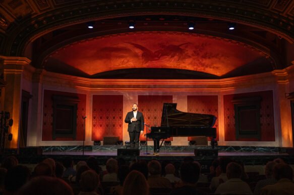 Jonathan Mamora, pianist Jonathan Mamora, pianist