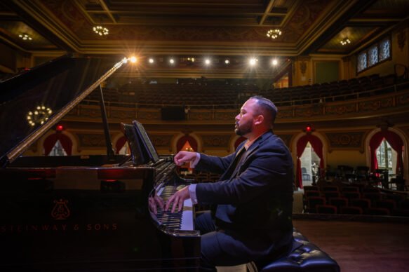 Jonathan Mamora, pianist Jonathan Mamora, pianist