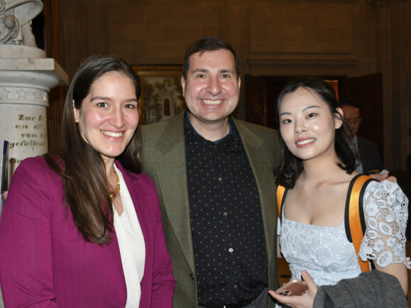 Friends at the reception {{brizy_dc_image_alt imageSrc=