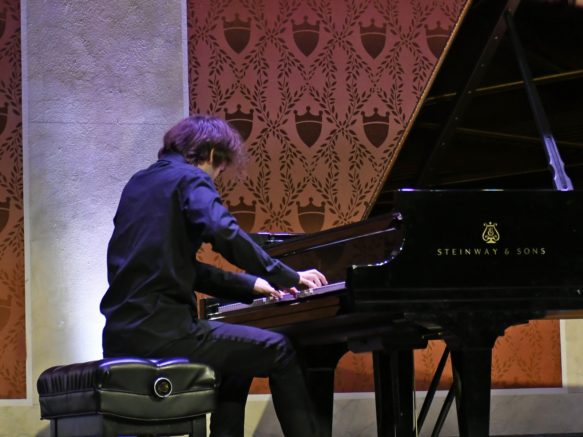 Alexandre Kantorow, piano