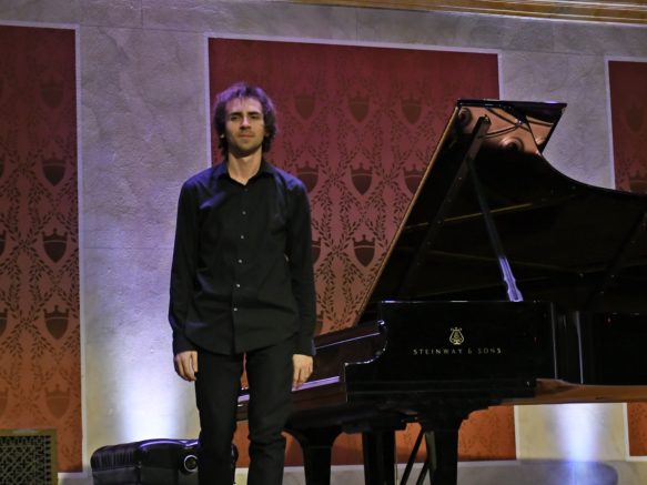 Alexandre Kantorow, piano
