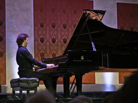 Alexandre Kantorow, piano