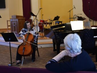 Cellist Karen Kruse performs with Janelle Gelfand, pianist