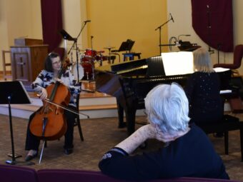 Cellist Karen Kruse performs with Janelle Gelfand, pianist