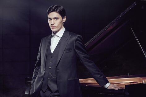 Jaeden Izik-Dzurko, piano