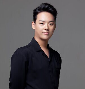 ShangYong Shin, piano {{brizy_dc_image_alt imageSrc=